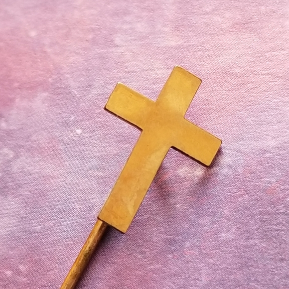 Relisted -Vintage cross stick pin gold tone crucifix brooch - Picture 10 of 16